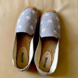 light blue daisy soludos 7.5